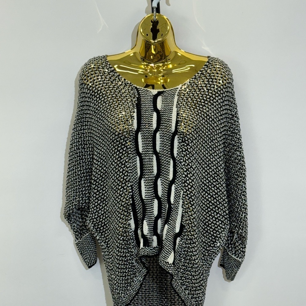 Miracle USA Black & White Knit Sweater Top (Size S/M):